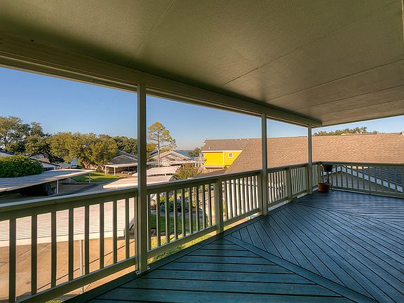 3rd image of 93 Lakeview Vlg