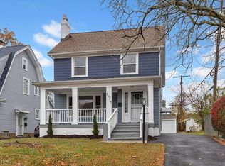 2127 Rossmoor Rd, Cleveland Heights, OH 44118