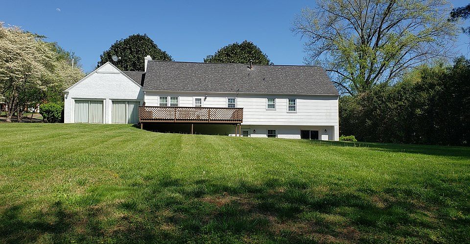 2nd image of 1719 Meadowview Ln