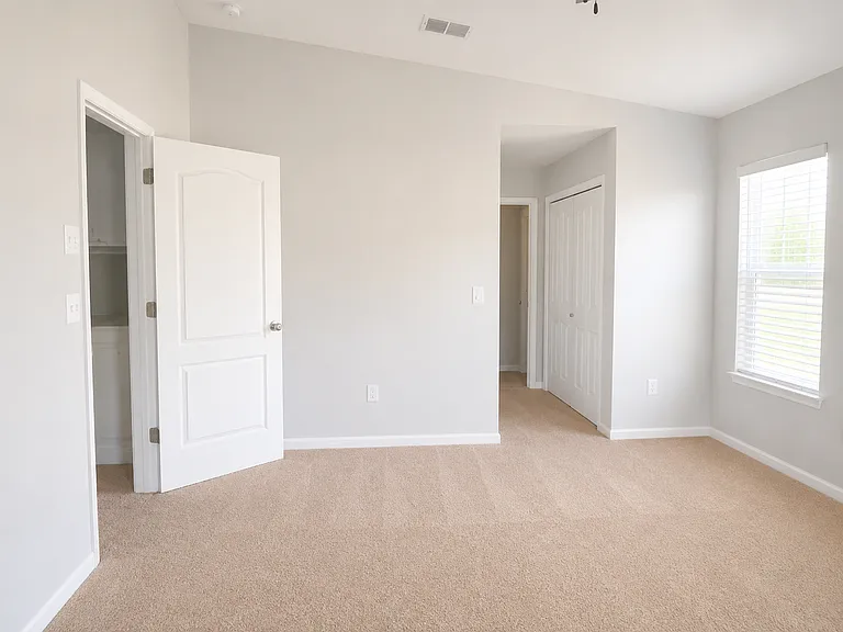18686 Dobson Dr — Photo 8