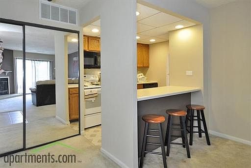 4th image of 1108 Grove Ave APT F