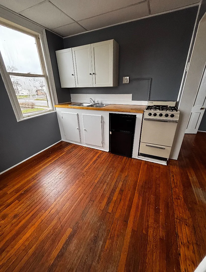 176 W 5th St — Photo 2