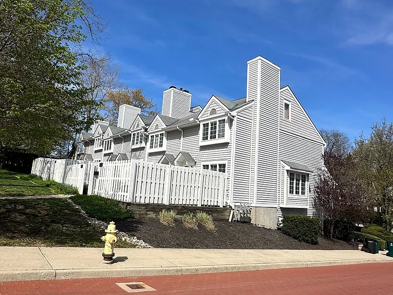 1208 Corbett St — Photo 49