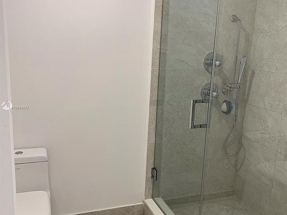 4th image of 488 NE 18th St Unit 3504