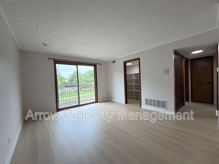 3341 Holdrege St #10 — Photo 3