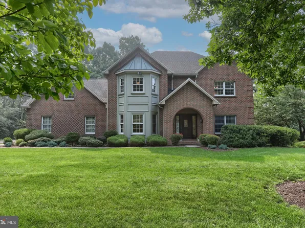 2 Merion Ct, Hummelstown, PA 17036