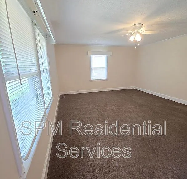 234 Oakcrest Dr — Photo 2