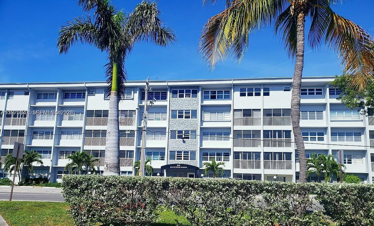 Building Photo - 329 SE 3rd St #305S