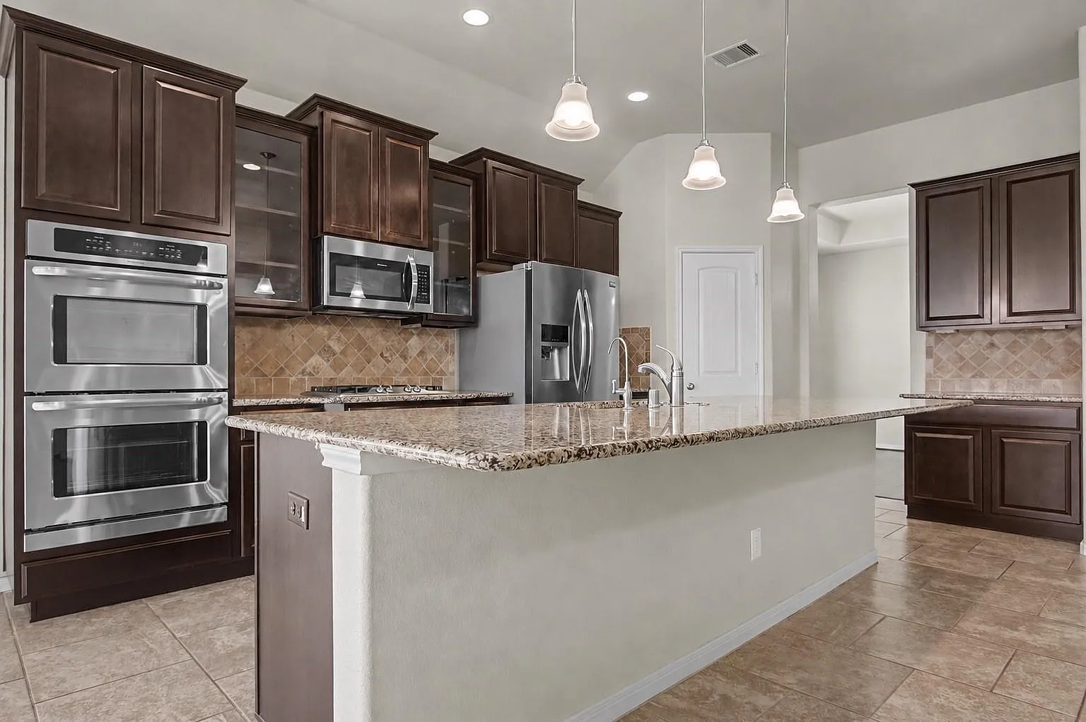 4 bed, 3.0 bath, 2828 sqft, $2,750 — Photo 4