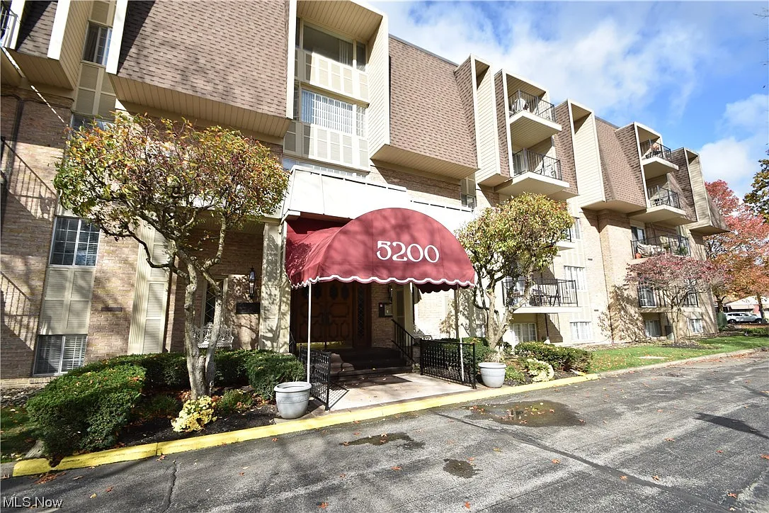 5200 West Blvd APT 303 photo 1