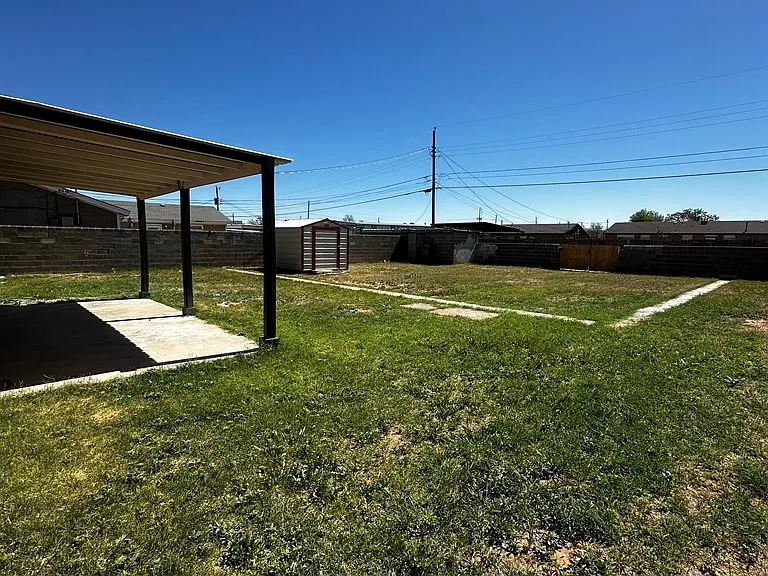 2206 Lyndale Dr — Photo 12