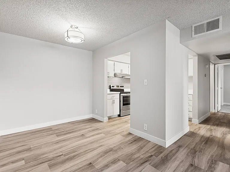 Peoria Grand Apartments — Photo 16