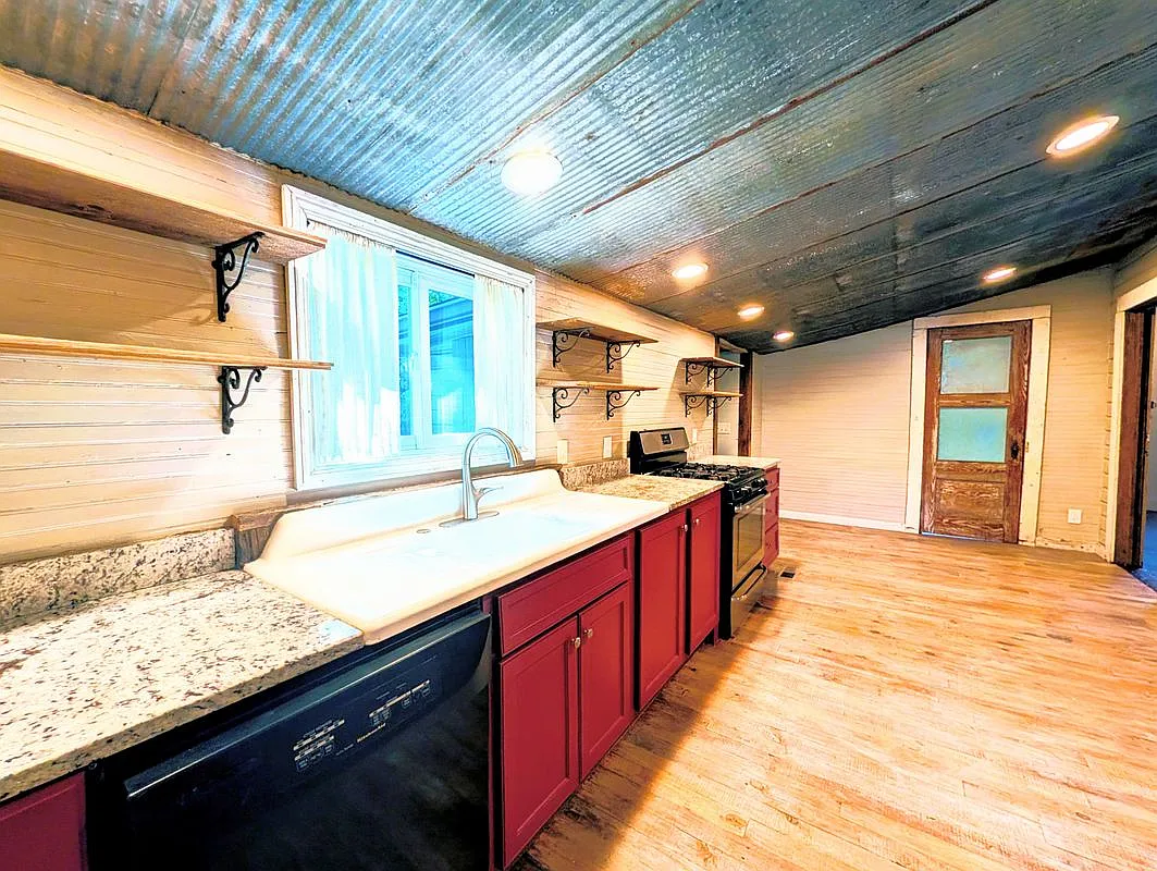 2 bed, 2.0 bath, 1550 sqft, $2,200 — Photo 3