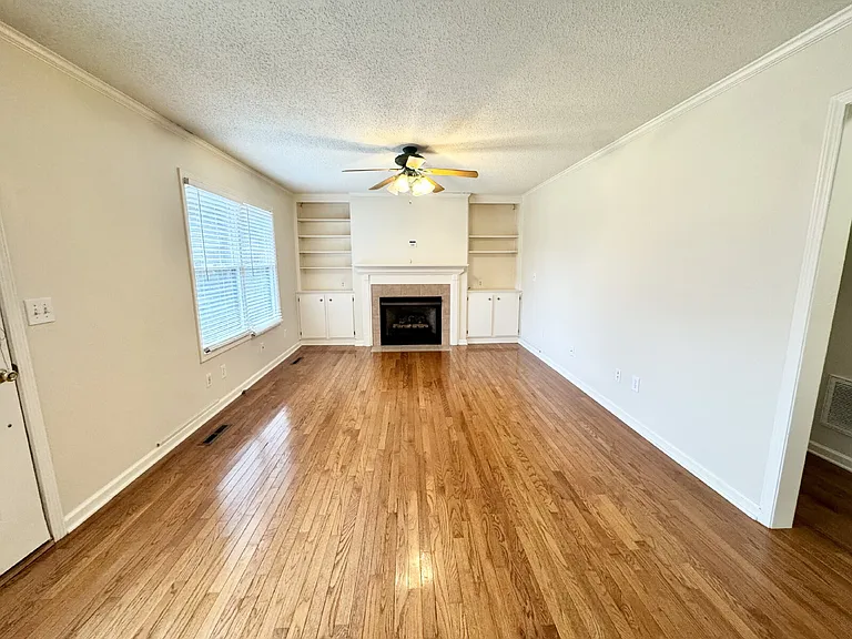 1713 E Main St — Photo 11