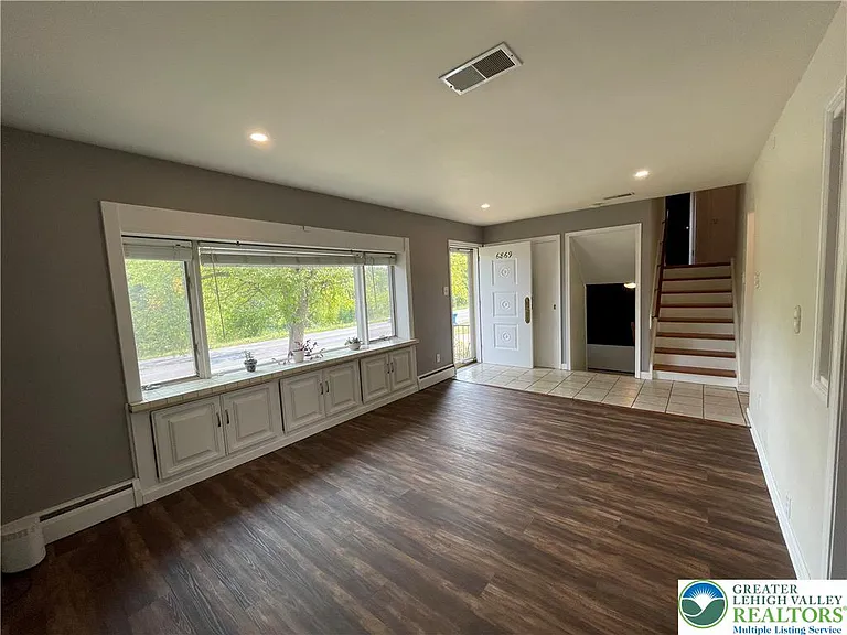 6869 Spring Creek Rd — Photo 3