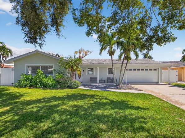 1210 80th St S, Saint Petersburg, FL 33707