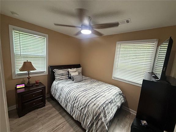 5th image of 142 Hutton Pl NW