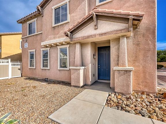 2nd image of 946 Sable Chase Pl