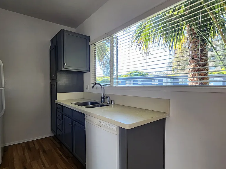 11676 Chenault Street — Photo 10