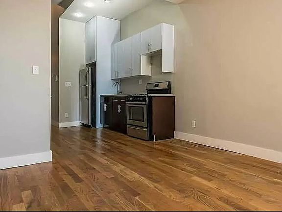 2nd image of 132 Meserole St APT 2r
