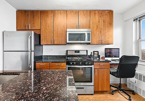 3rd image of 190 Cozine Ave APT 8A