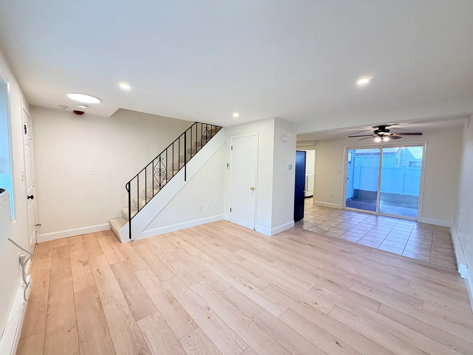 2 bed, 1.5 bath, 927 sqft, $2,200 — Photo 3