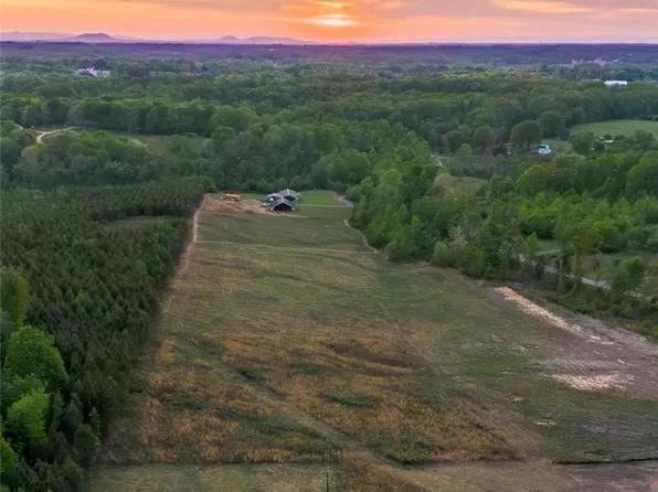 1075 Ring Tail Rd, Claremont, NC 28610