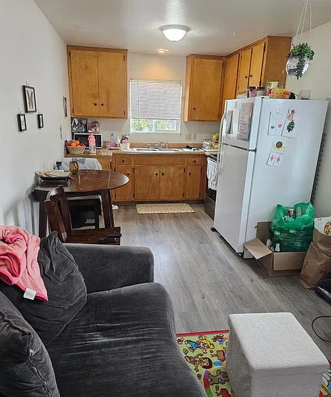 704 SE 9th St #A — Photo 2