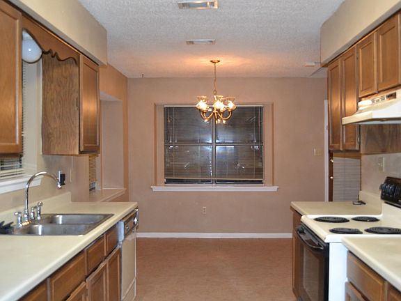 2nd image of 110 Hickory Hill Dr
