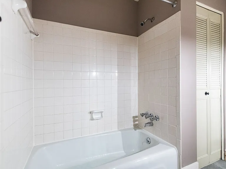 Grinstead Manor Apartments — Photo 13
