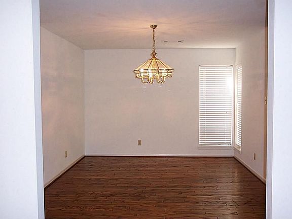 2nd image of 1907 Stebbins Dr