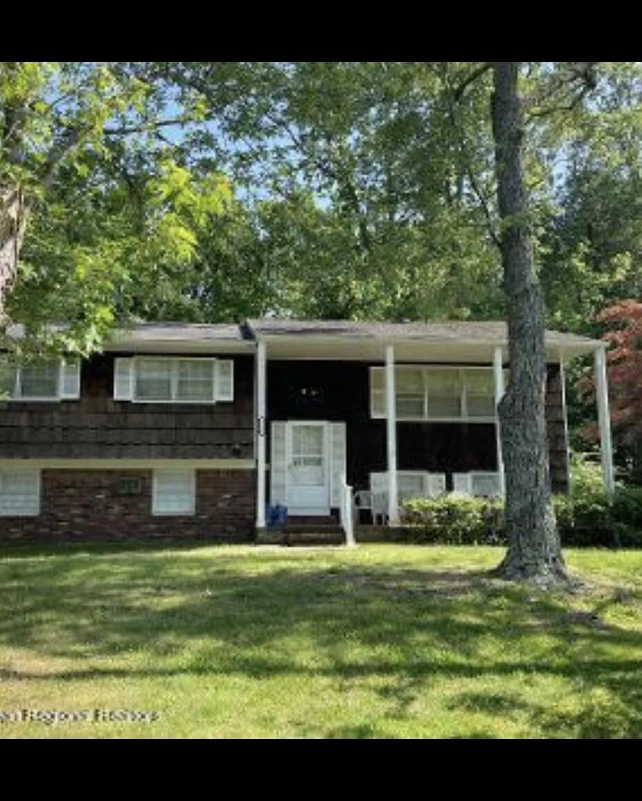 4 bed, 2150 sqft, $2,200 — Photo 1