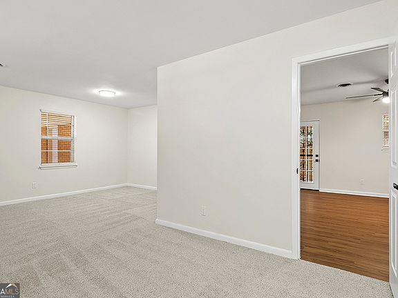 3rd image of 119 Colonial Rd