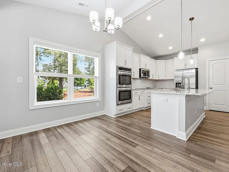 511 Pondpine Ln — Photo 9