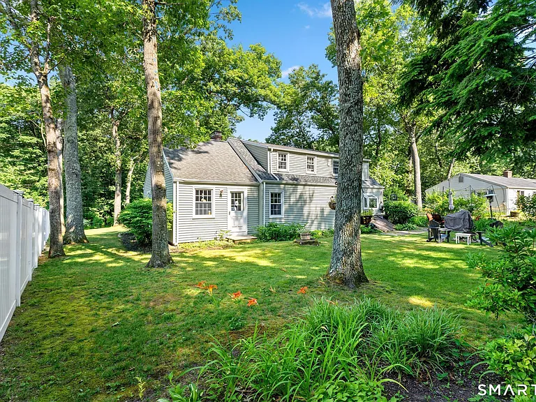 38 Barry Ln — Photo 33