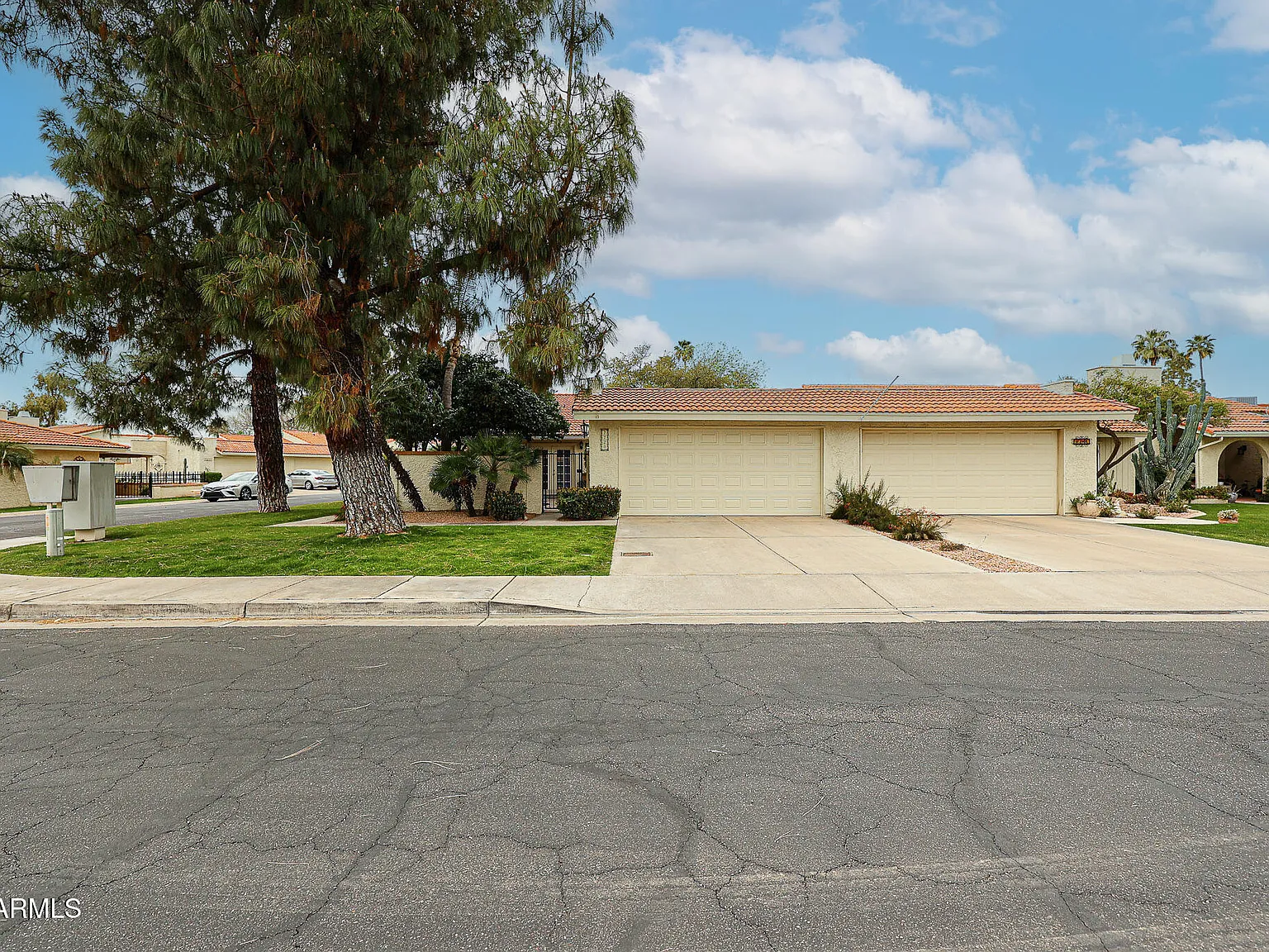 3 bed, 2.0 bath, 1618 sqft, $2,700 — Photo 2