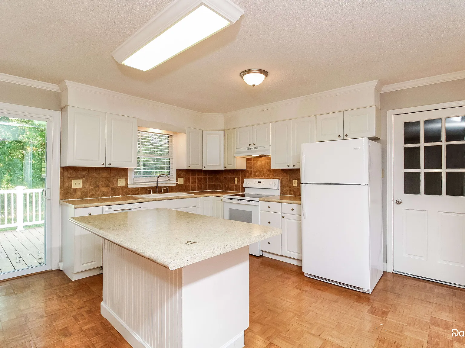 3 bed, 2.0 bath, 1458 sqft, $2,055 — Photo 3