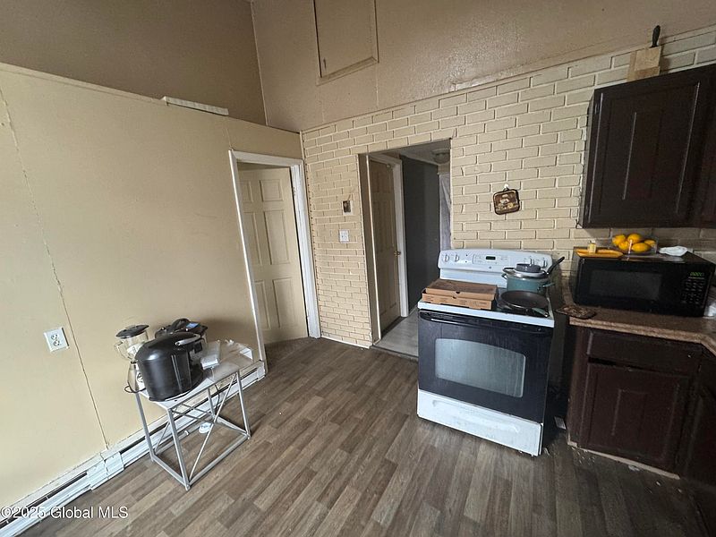 4th image of 507 2nd Street
