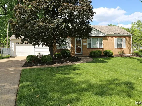 10501 Saint Michael Ln, Saint Ann, MO 63074