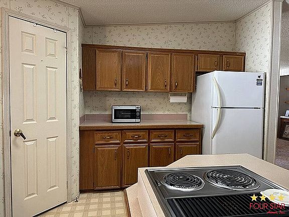 2nd image of 1038 W Lakeview Dr