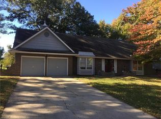 14413 E Berkshire Dr, Independence, MO 64055