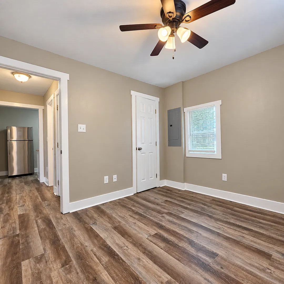 $99 Move In Special! 2Bd/1Ba Updated Apartment - Under New Management — Photo 4