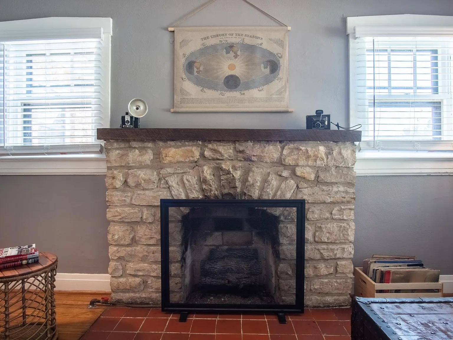 410 Gilbert Ct — Photo 3