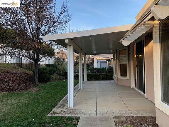 4th image of 919 Centennial Dr