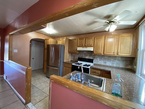 4th image of 2931 Devereaux Ave