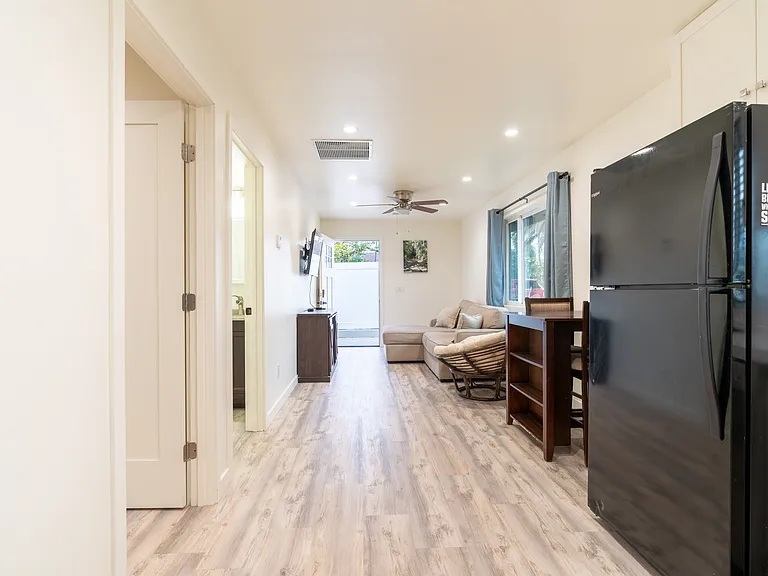 181 Parnassus Cir — Photo 10