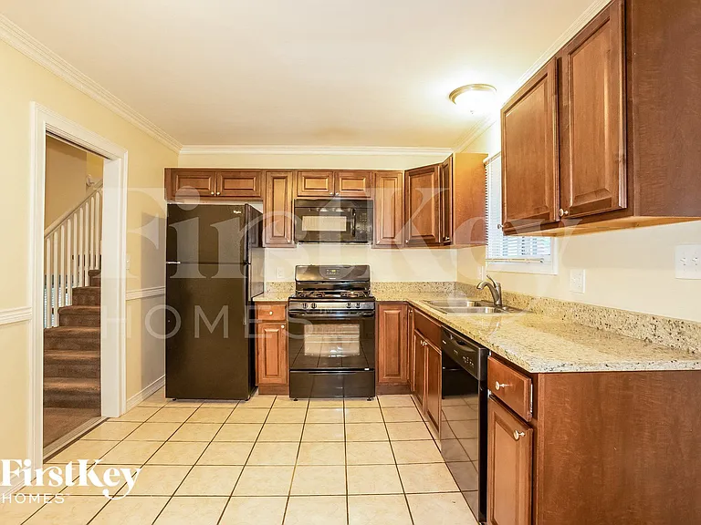 148 Berkshire Dr — Photo 5