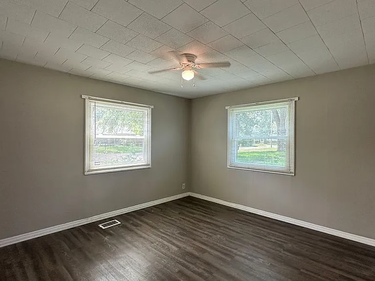 3114 W Devon Rd — Photo 13