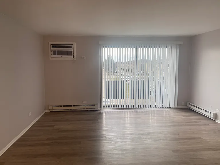 5101 N River Rd #1B — Photo 3