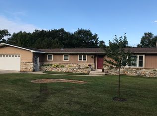 706 N Bluff Dr, Gladstone, MI 49837